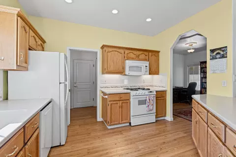 Kitchen - 6787 Hemlock St, Redding, CA 96001 photo 3 of 3