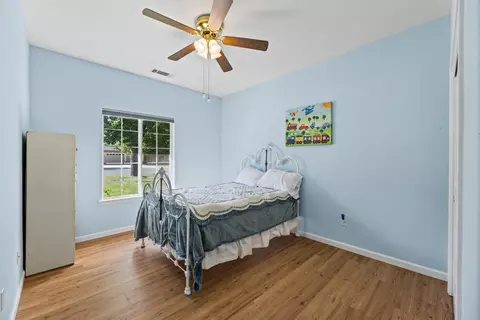 Bedroom - 6787 Hemlock St, Redding, CA 96001 photo 4 of 4