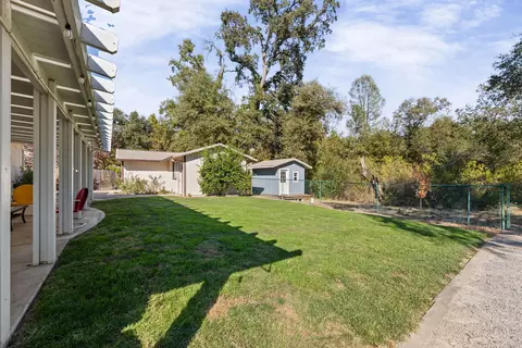 Exterior - 6787 Hemlock St, Redding, CA 96001 photo 5 of 12
