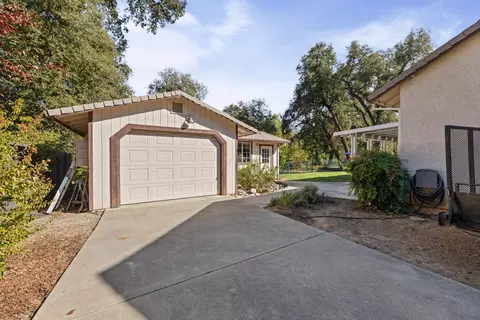 Exterior - 6787 Hemlock St, Redding, CA 96001 photo 8 of 12