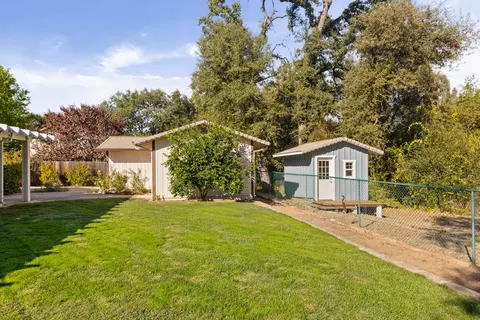 Exterior - 6787 Hemlock St, Redding, CA 96001 photo 11 of 12