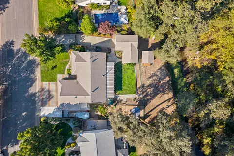 View/Area - 6787 Hemlock St, Redding, CA 96001 photo 2 of 2