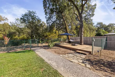 Exterior - 6787 Hemlock St, Redding, CA 96001 photo 9 of 12