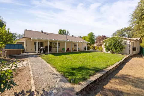 Exterior - 6787 Hemlock St, Redding, CA 96001 photo 6 of 12