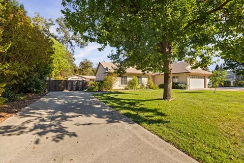 Exterior - 6787 Hemlock St, Redding, CA 96001 photo 2 of 12