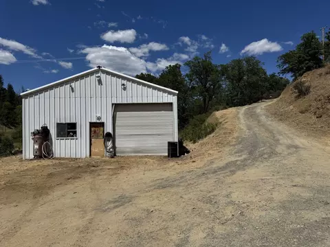 Exterior - 17841 Wildwood Rd, Hayfork, CA 96041 photo 3 of 5