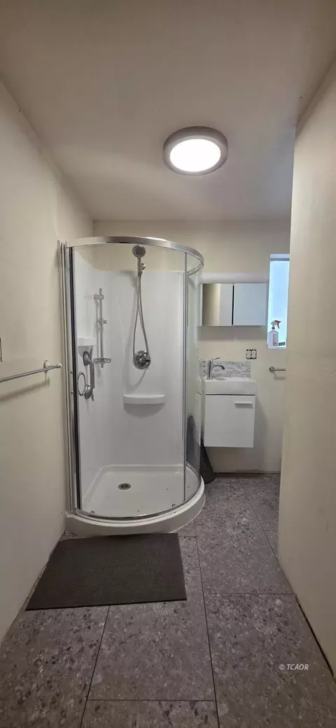 Bath - 17841 Wildwood Rd, Hayfork, CA 96041 photo 3 of 3