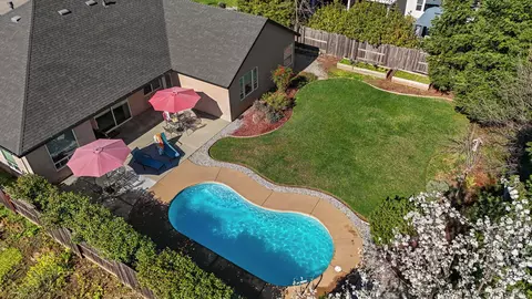 547 Casa Buena St, Redding, CA 96003 photo 44