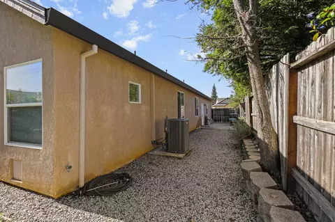 547 Casa Buena St, Redding, CA 96003 photo 49