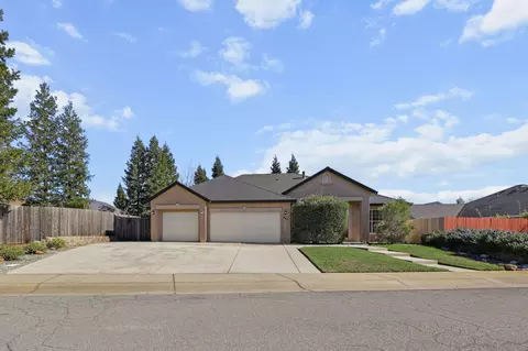 547 Casa Buena St, Redding, CA 96003 photo 2