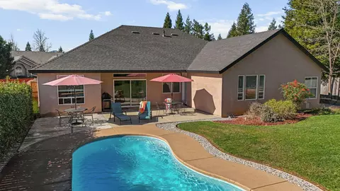 547 Casa Buena St, Redding, CA 96003 photo 40