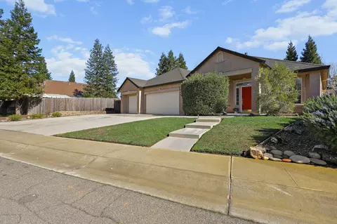 547 Casa Buena St, Redding, CA 96003 photo 3