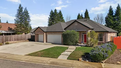 547 Casa Buena St, Redding, CA 96003