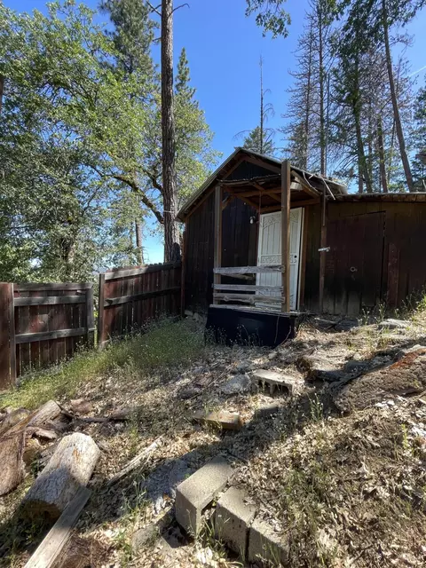 Exterior - 2016 Morgan Hill Rd, Hayfork, CA 96041 photo 6 of 12