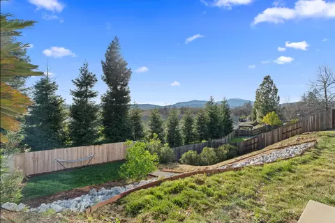 Exterior - 3509 Old Lantern Dr, Redding, CA 96003 photo 4 of 6