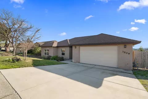 Exterior - 3509 Old Lantern Dr, Redding, CA 96003 photo 2 of 6