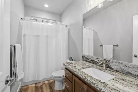 Bath - 3509 Old Lantern Dr, Redding, CA 96003 photo 5 of 5
