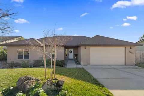 3509 Old Lantern Dr, Redding, CA 96003