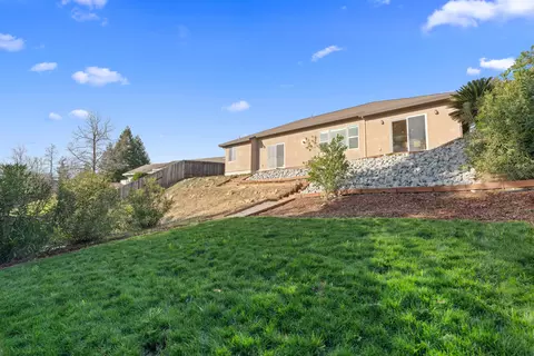 Exterior - 3509 Old Lantern Dr, Redding, CA 96003 photo 3 of 6