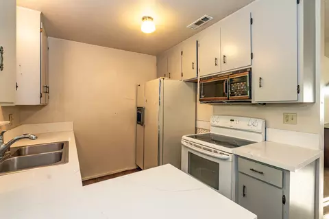 Kitchen - 3700 Mchale St, Redding, CA 96001 photo 3 of 4