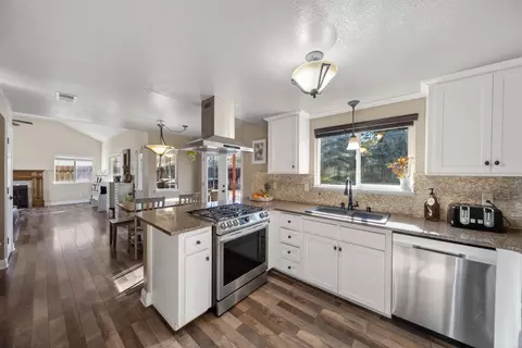 707 Alamine Dr, Redding, CA 96003 photo 8