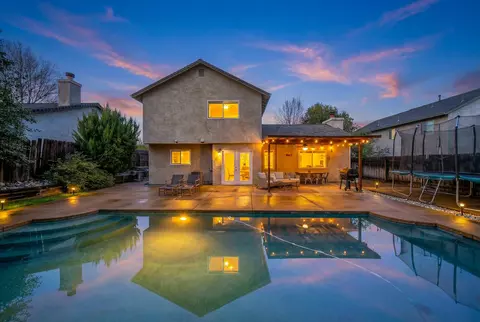 707 Alamine Dr, Redding, CA 96003