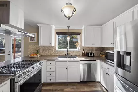 707 Alamine Dr, Redding, CA 96003 photo 5