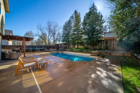 707 Alamine Dr, Redding, CA 96003 photo 3