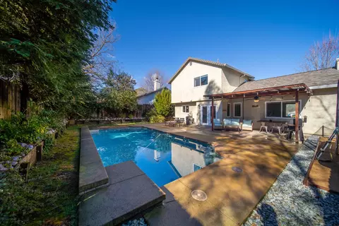707 Alamine Dr, Redding, CA 96003 photo 4