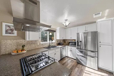 707 Alamine Dr, Redding, CA 96003 photo 10