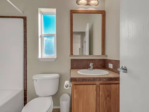 Bath - 1851 Brady Rd, Hayfork, CA 96041 photo 5 of 6