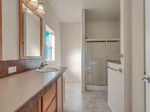 Bath - 1851 Brady Rd, Hayfork, CA 96041 photo 1 of 6