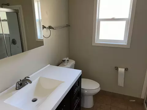 Bath - 2150 Salt Gulch Rd, Hayfork, CA 96041 photo 1 of 2