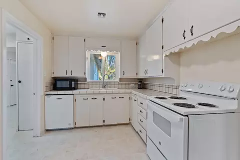 Kitchen - 686 Coronado St, Redding, CA 96003 photo 2 of 2
