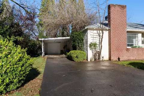 Exterior - 686 Coronado St, Redding, CA 96003 photo 3 of 13