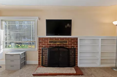Living - 686 Coronado St, Redding, CA 96003 photo 2 of 3