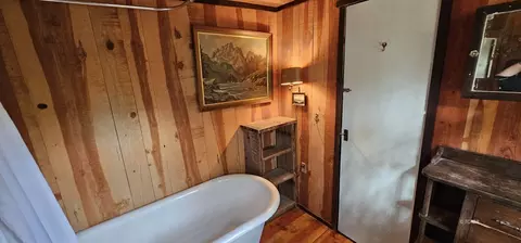 Bath - 661 Drinkwater Gulch Rd, Hayfork, CA 96041 photo 5 of 8