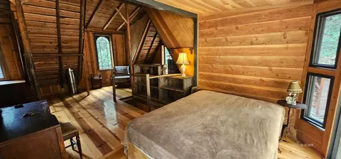 Bedroom - 661 Drinkwater Gulch Rd, Hayfork, CA 96041 photo 2 of 2