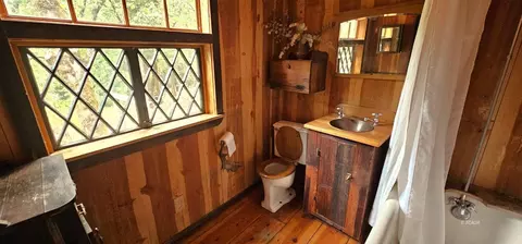 Bath - 661 Drinkwater Gulch Rd, Hayfork, CA 96041 photo 1 of 8