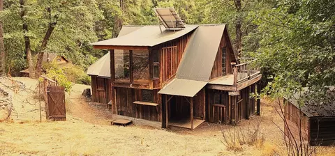 Exterior - 661 Drinkwater Gulch Rd, Hayfork, CA 96041 photo 2 of 12
