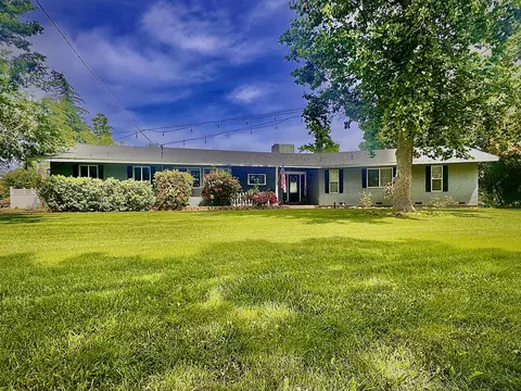 8567 Winona Way, Redding, CA 96002
