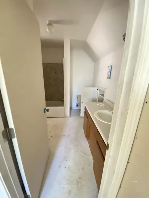 Bath - 440 Upper Moore Gulch Rd, Trinity Center, CA 96091 photo 3 of 3