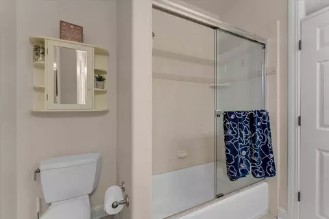 Bath - 4571 Big Horn Dr, Redding, CA 96002 photo 2 of 7