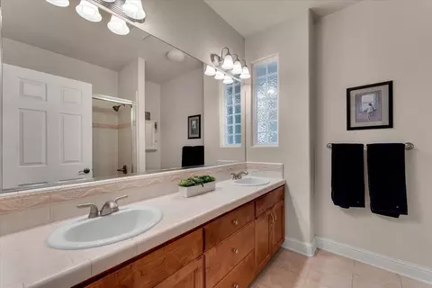 Bath - 4571 Big Horn Dr, Redding, CA 96002 photo 3 of 7