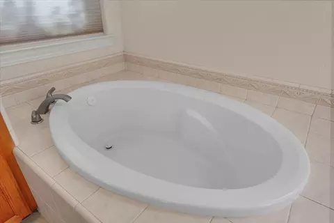 Bath - 4571 Big Horn Dr, Redding, CA 96002 photo 6 of 7