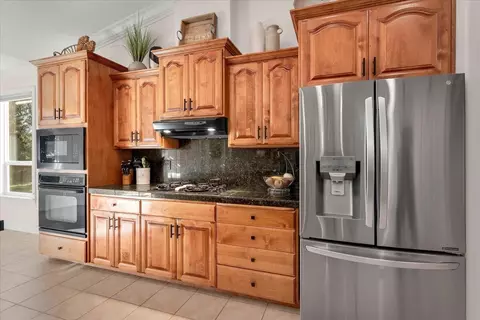 Kitchen - 4571 Big Horn Dr, Redding, CA 96002 photo 3 of 5