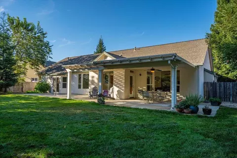Exterior - 4571 Big Horn Dr, Redding, CA 96002 photo 13 of 22