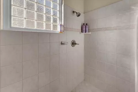 Bath - 4571 Big Horn Dr, Redding, CA 96002 photo 4 of 7