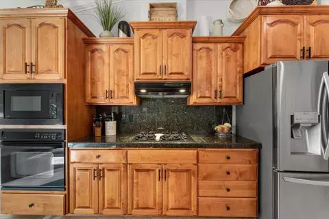 Kitchen - 4571 Big Horn Dr, Redding, CA 96002 photo 4 of 5