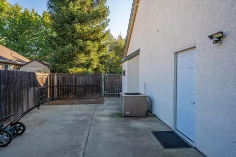 Exterior - 4571 Big Horn Dr, Redding, CA 96002 photo 8 of 22